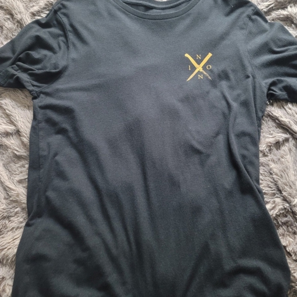 Nixon mens sz m shirt